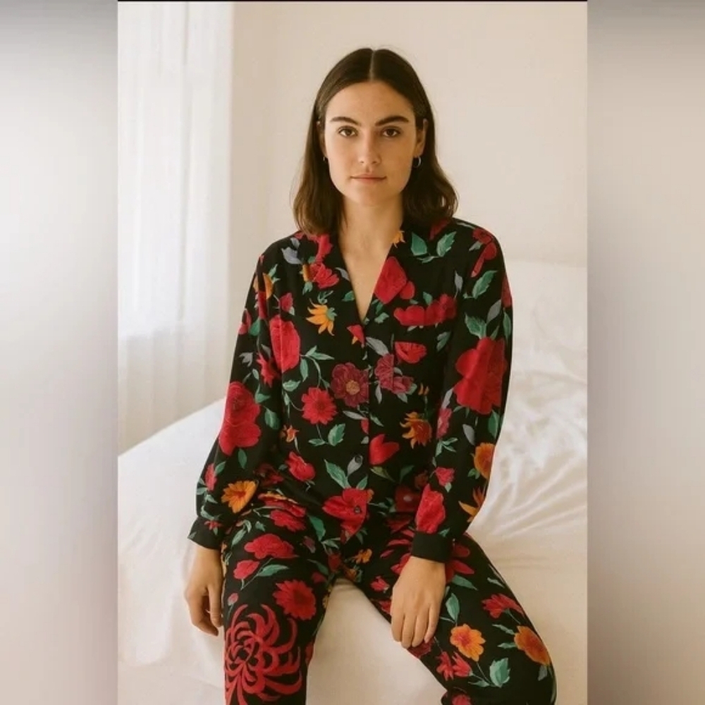 New Natori Floral Long Sleeve Satin Notch Button Down PJ Pajama Lounge Set Small